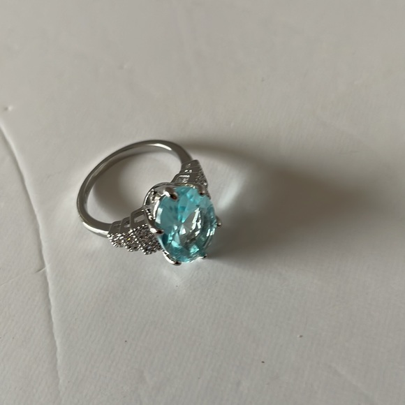 NWOT Silver Cocktail Ring with Turquoise Crystal. - Picture 4 of 8